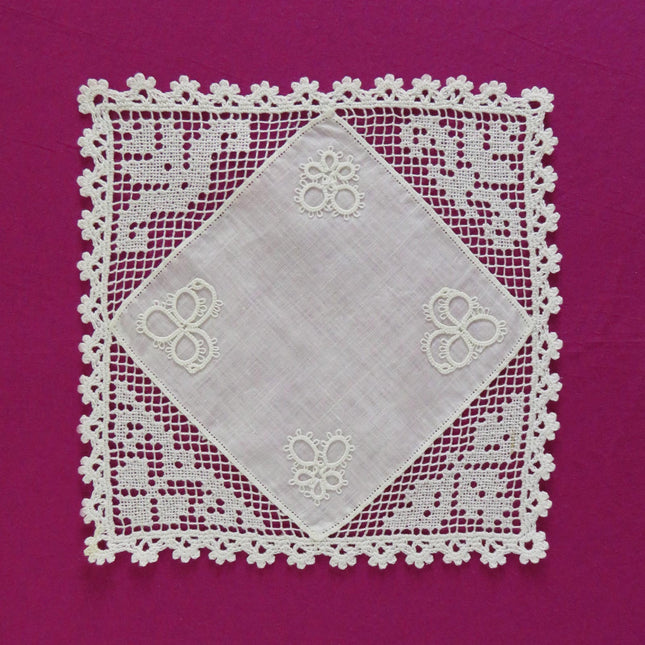Spitze - Deko-Quadrat mit Netzspitze und Frivolitäten