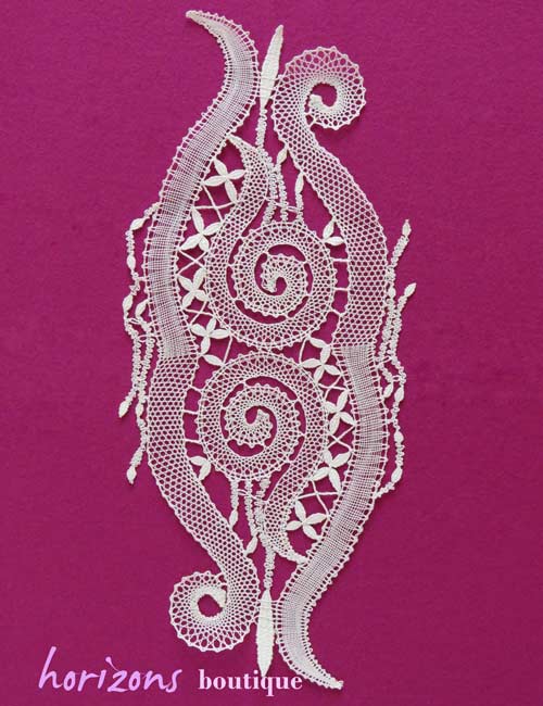 Dentelle - Forme Ovale Stylisée 37cm