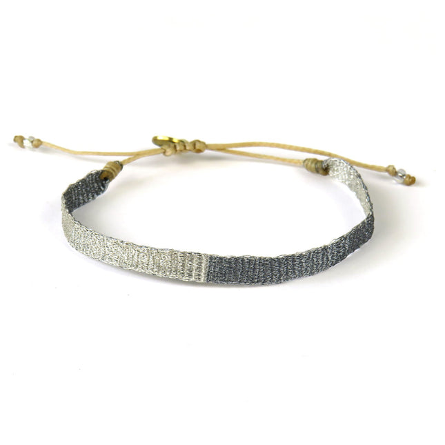 Mittelgrosses handgewebtes Armband in Silbertönen - Guanabana
