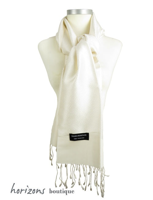 Le Krama en Soie Diamond Ivoire exemple