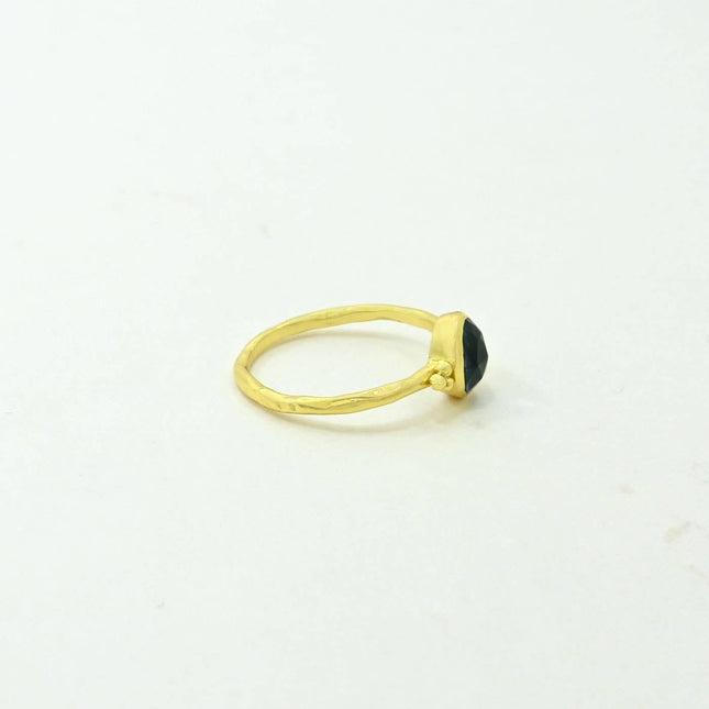 Rosie Ring Gold Blauer Lolith - Schmuckoo x Noyre Berlin