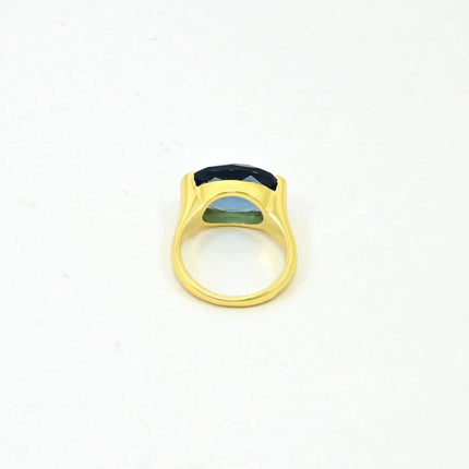 Amari Gold Ring Blauer Iolith - Schmuckoo x Noyre Berlin