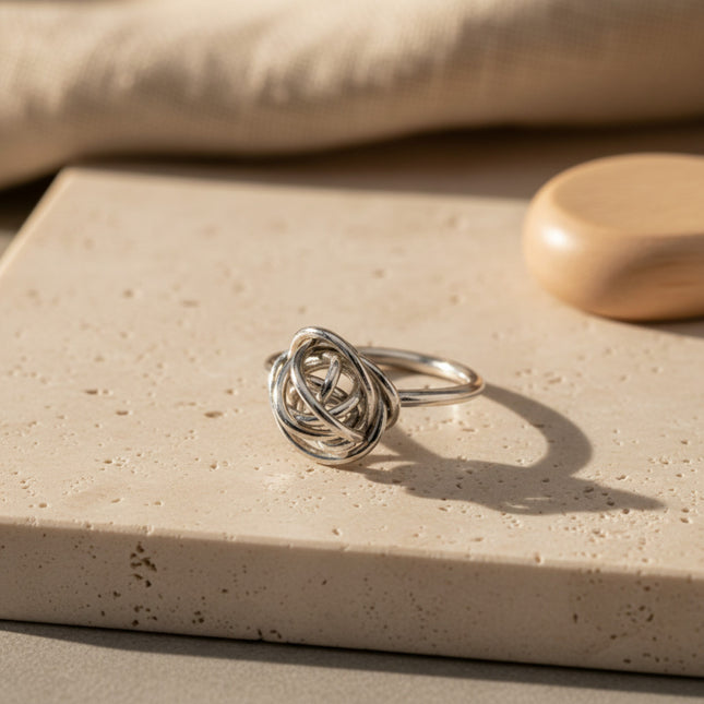 Bague en argent réglable Horizons Boutique, design planète, style moderne et élégant.