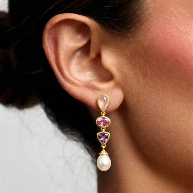 Boucles d'oreilles longues horizons boutique Griselda en laiton plaqué or 18k avec perle, rhodolite et quartz rose