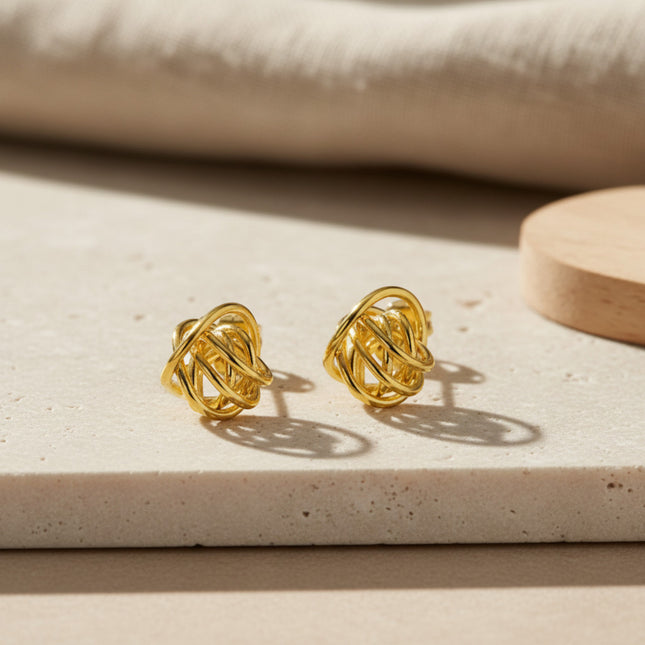 Boucles d'oreilles clou dorées en laiton tressé, collection planètes, fermoir poussette, par horizons boutique.