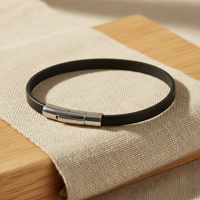 Bracelet horizons boutique en cuir noir simple tour avec fermoir en acier inoxydable, taille unique 19 cm.
