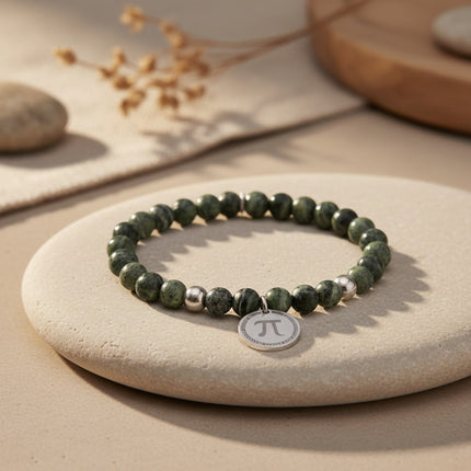 Bracelet horizons boutique en jaspe vert avec breloque ronde gravée du symbole Pi en palladium