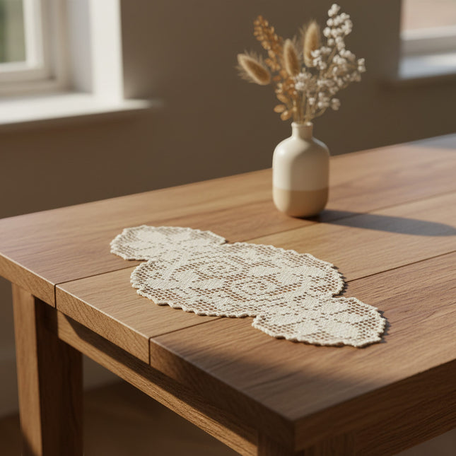 Horizons boutique napperon ovale beige en coton fait main, 34cm, motif géométrique en dentelle de filet noué.